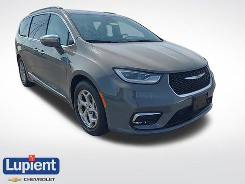 Used 2022 Chrysler Pacifica Limited FWD image 1
