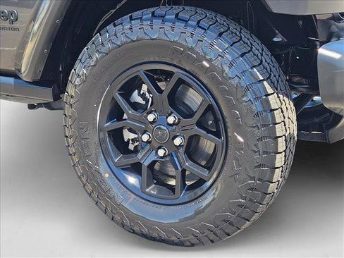 Used 2024 Jeep Gladiator Sport image 21