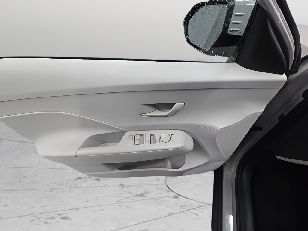 Certified 2025 Hyundai Kona SEL FWD image 11