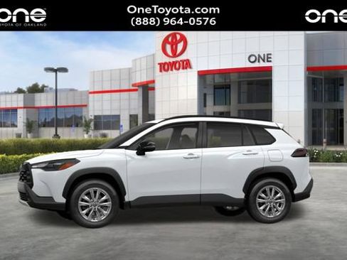 New 2026 Toyota Corolla Cross LE w/ Moonroof Package image 4