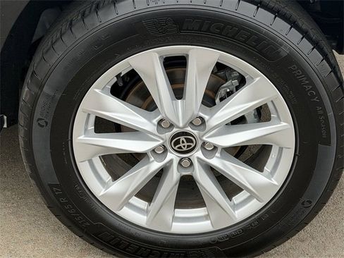 Certified 2025 Toyota Corolla Cross LE image 8