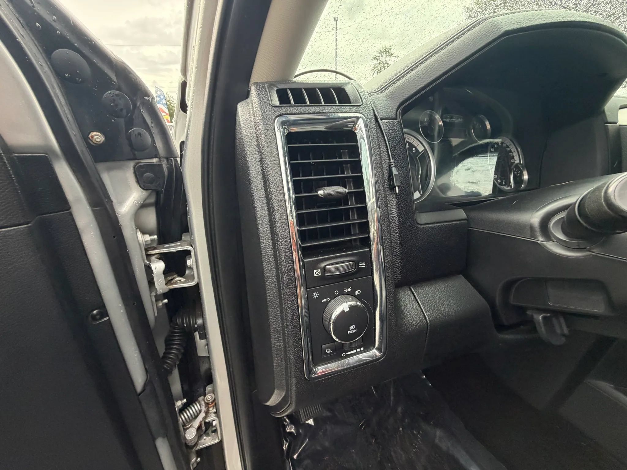 Used 2015 RAM 2500 Laramie AWD/4WD image 40