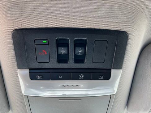 Used 2022 Nissan Pathfinder SV w/ SV Premium Package image 19