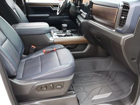 Used 2023 Chevrolet Silverado 1500 High Country w/ High Country Premium Package AWD/4WD image 17