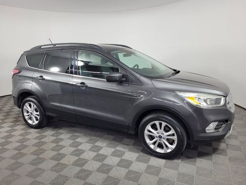 Used 2018 Ford Escape SE w/ SE Sync 3 Package FWD image 11