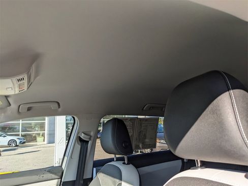 Certified 2025 Volkswagen Taos SE image 20