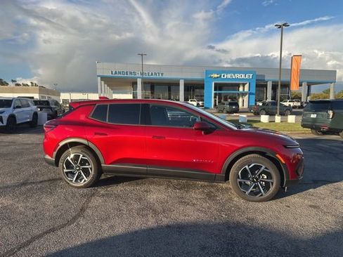 New 2026 Chevrolet Equinox EV LT image 2