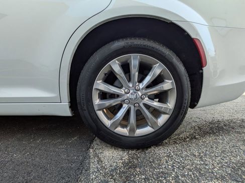 Used 2019 Chrysler 300 Touring AWD/4WD image 13