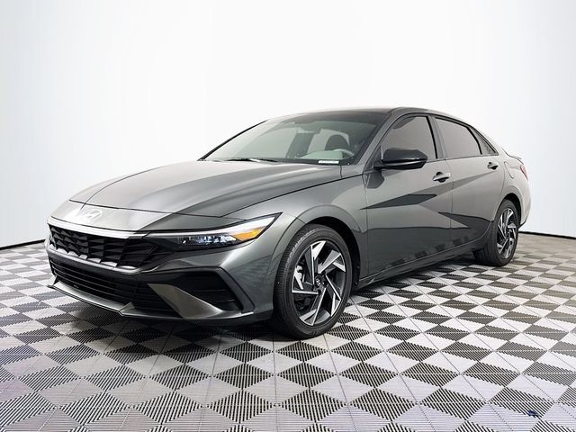 Certified 2025 Hyundai Elantra Sport FWD image 2