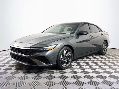 Certified 2025 Hyundai Elantra Sport FWD image 2