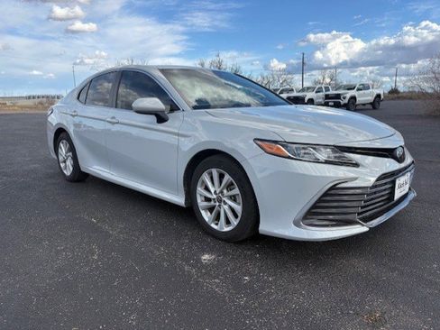 Used 2022 Toyota Camry LE image 7