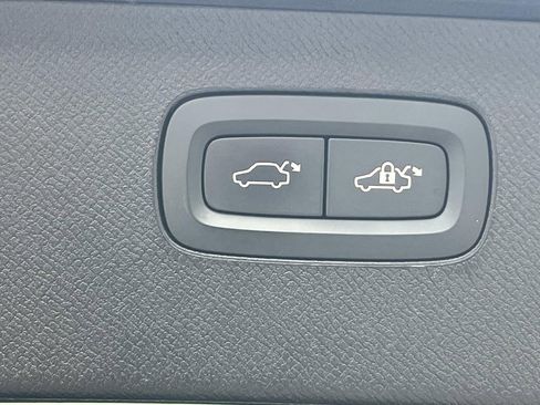 Used 2021 Volvo XC90 T5 Momentum w/ Protection Package image 13