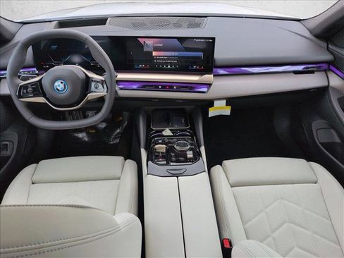 New 2026 BMW i5 eDrive40 image 15
