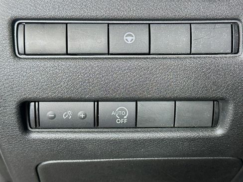 Used 2023 Nissan Rogue SV image 17