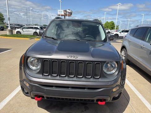 Used 2016 Jeep Renegade Trailhawk w/ Popular Equipment Group AWD/4WD image 4