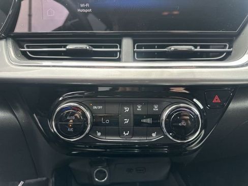 Used 2024 Chevrolet Trax LT w/ Driver Confidence Package FWD image 18