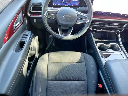 Used 2024 Chevrolet Traverse Z71 AWD/4WD image 23