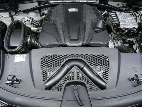 Certified 2024 Porsche Macan GTS image 34