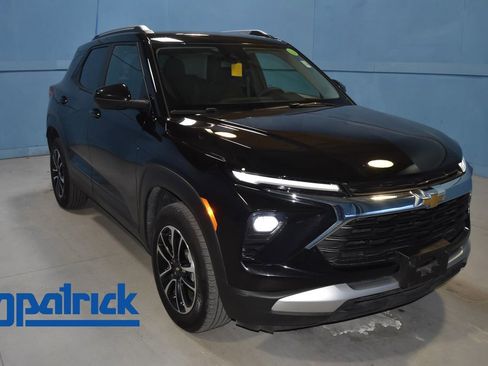 Used 2025 Chevrolet TrailBlazer LT AWD/4WD image 1