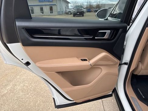Used 2020 Porsche Cayenne image 20