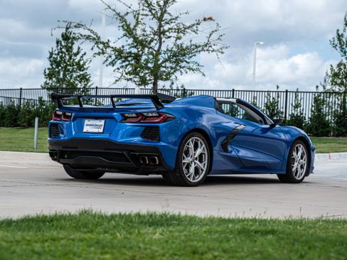 Used 2022 Chevrolet Corvette Stingray Premium Conv w/ Z51 Performance Package RWD image 9