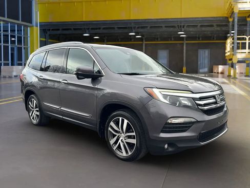 Used 2017 Honda Pilot Touring image 3