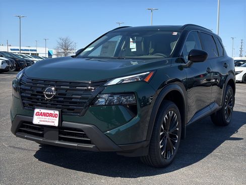 New 2026 Nissan Rogue SV AWD/4WD image 2
