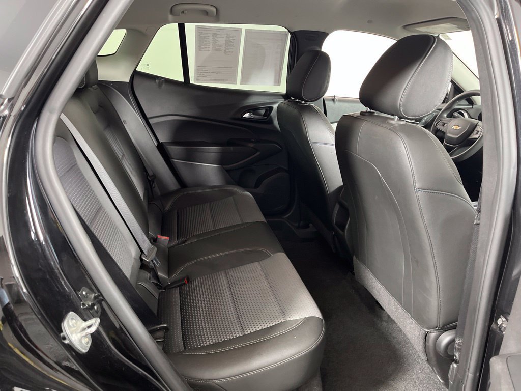 Used 2025 Chevrolet Trax LT FWD image 8