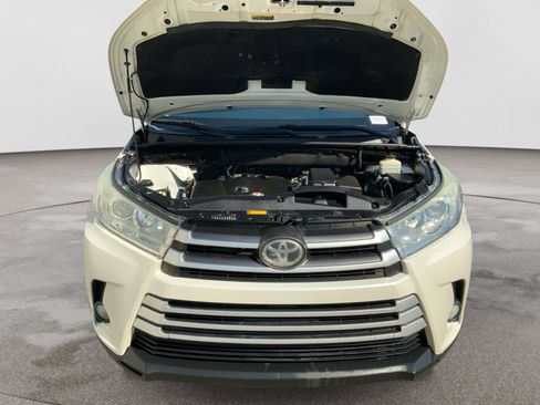 Used 2017 Toyota Highlander Plus FWD image 36