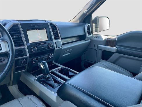 Used 2019 Ford F150 Lariat image 24