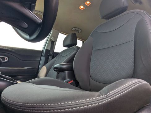 Used 2019 Kia Soul FWD image 9