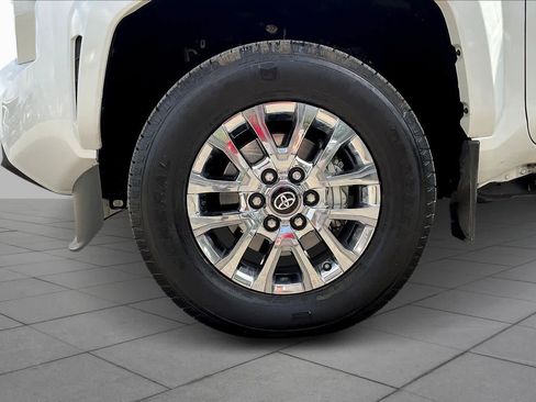 Used 2025 Toyota Tacoma Limited image 10