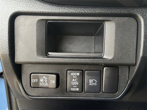 Used 2019 Toyota Tacoma TRD Sport w/ Technology Package image 25