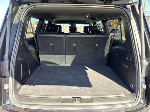 Certified 2024 Jeep Wagoneer L Series III w/ Flexible Seating Group image 35