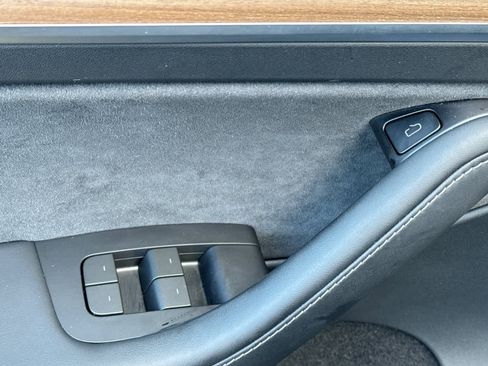 Used 2024 Tesla Model Y 2WD image 13