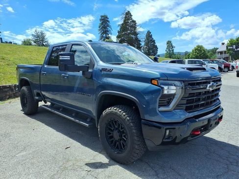 Used 2025 Chevrolet Silverado 2500 LT w/ Trail Boss Package AWD/4WD image 1