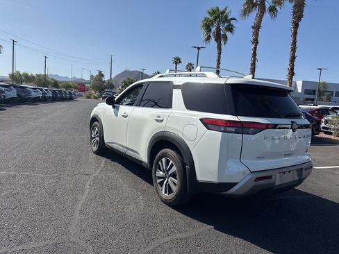 Used 2024 Nissan Pathfinder SL FWD image 13