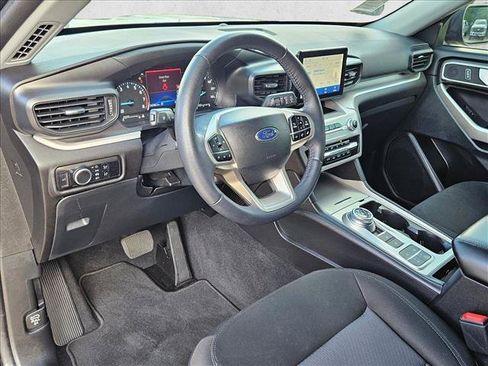 Used 2023 Ford Explorer XLT RWD image 10