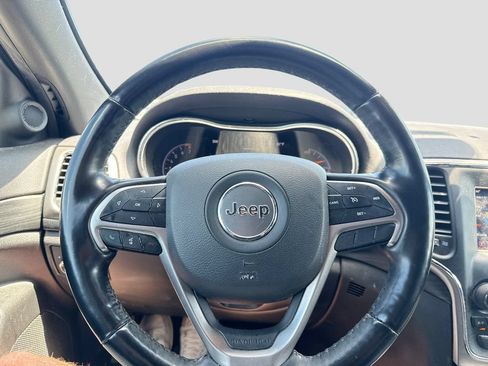 Used 2021 Jeep Grand Cherokee Laredo AWD/4WD image 11