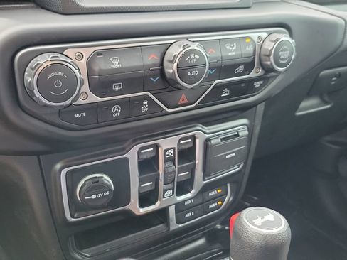 Used 2023 Jeep Wrangler Unlimited Sahara AWD/4WD image 19