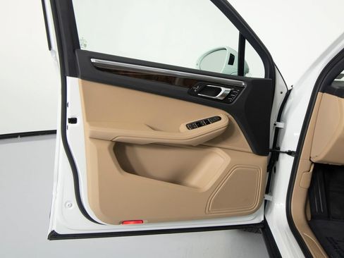 New 2026 Porsche Macan AWD/4WD image 18