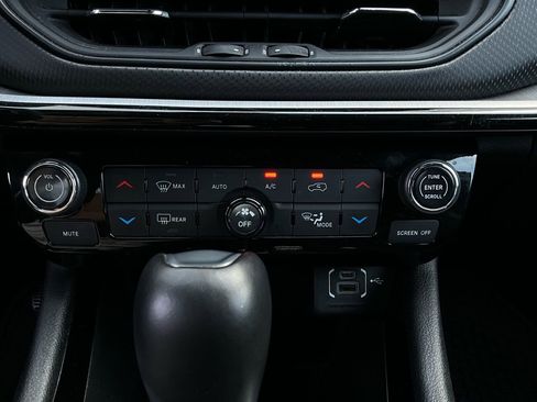 Used 2025 Jeep Compass Trailhawk image 27