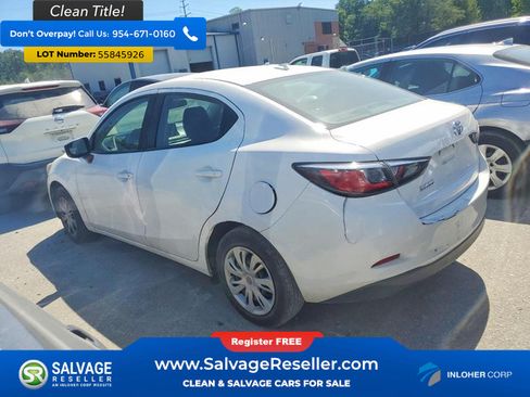 Used 2019 Toyota Yaris L FWD image 3
