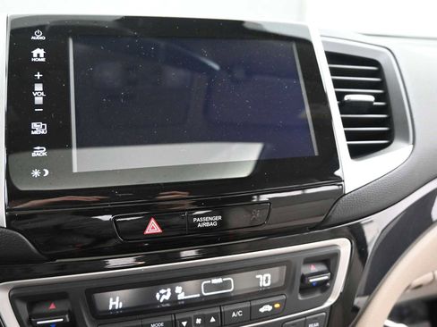 Used 2018 Honda Pilot Touring image 17