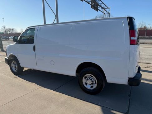 Used 2016 Chevrolet Express 2500 image 6
