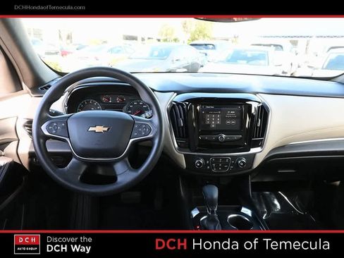 Used 2022 Chevrolet Traverse LS image 8
