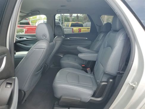 Used 2020 Buick Enclave Essence image 9
