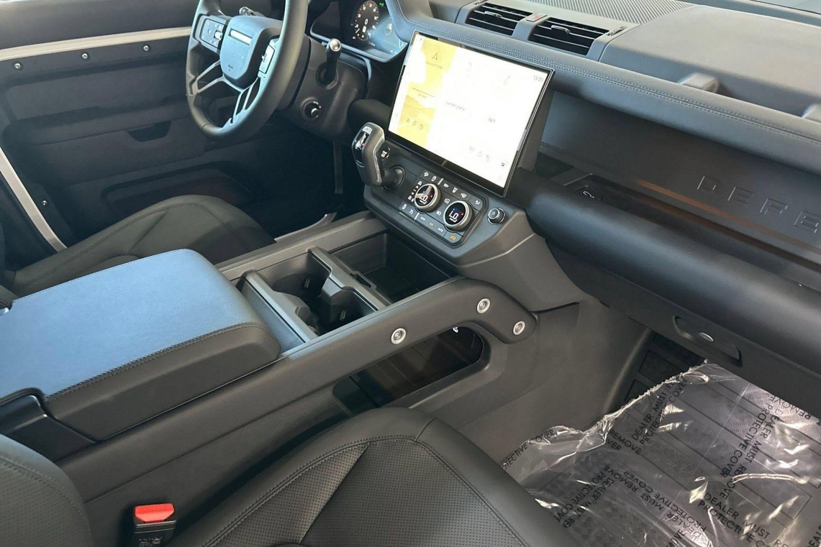 New 2026 Land Rover Defender 110 X-Dynamic SE AWD/4WD image 29