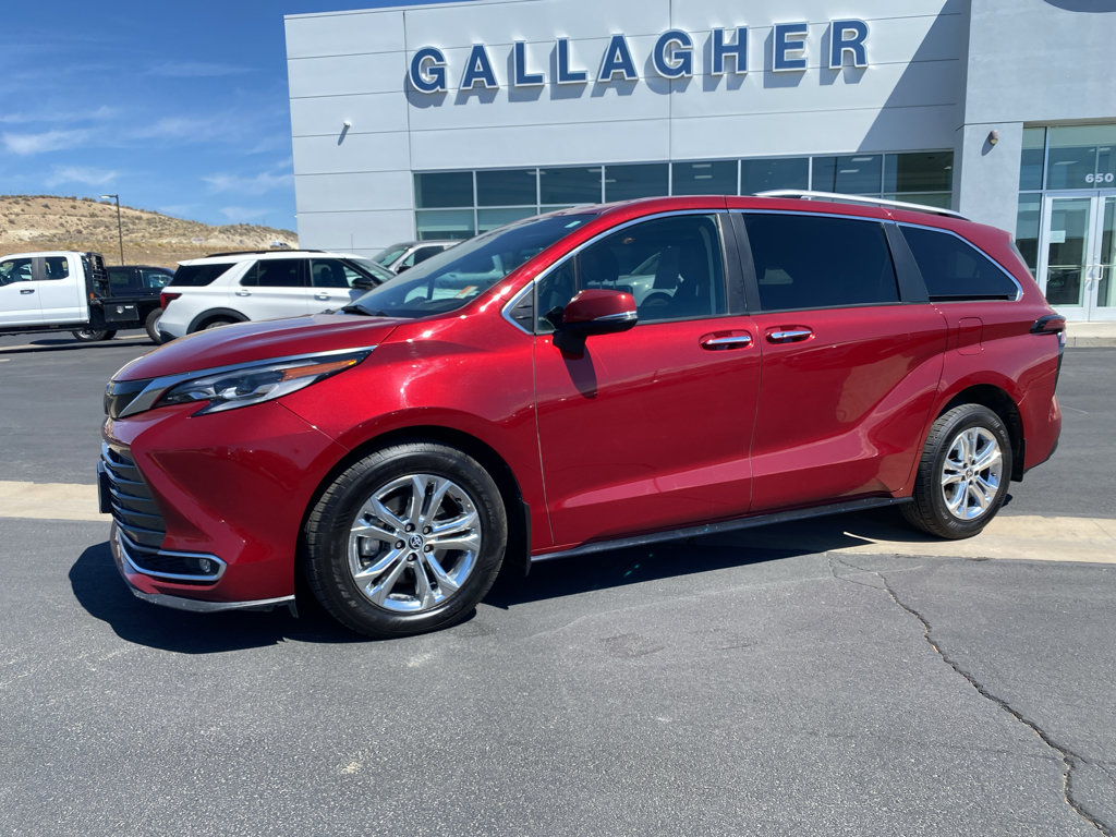 Used 2023 Toyota Sienna Platinum AWD/4WD image 18