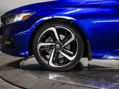 Used 2018 Honda Accord Sport image 9